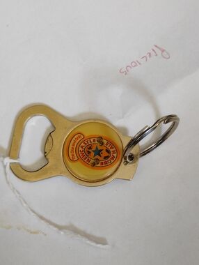 VINTAGE NEWCASTLE BROWN ALE BOTTLE OPENER KEYCHAIN NRMINT CONDITION